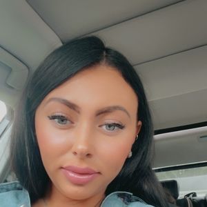 Meet your Posher, Cassandra